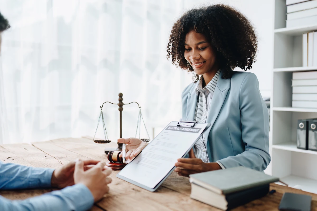Comment porter plainte contre une curatelle ou une tutelle : conseils d'un avocat