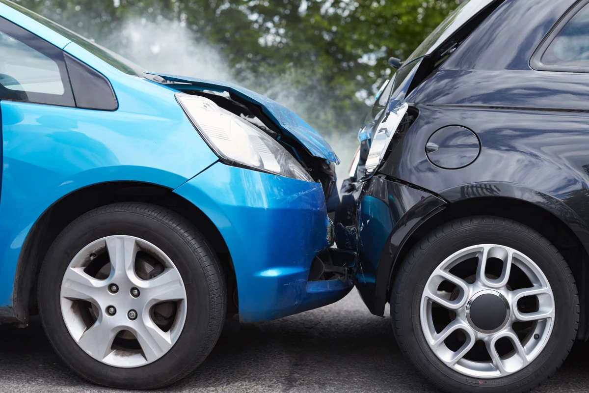 Sinistre automobile à l'étranger : Vos obligations et démarches essentielles