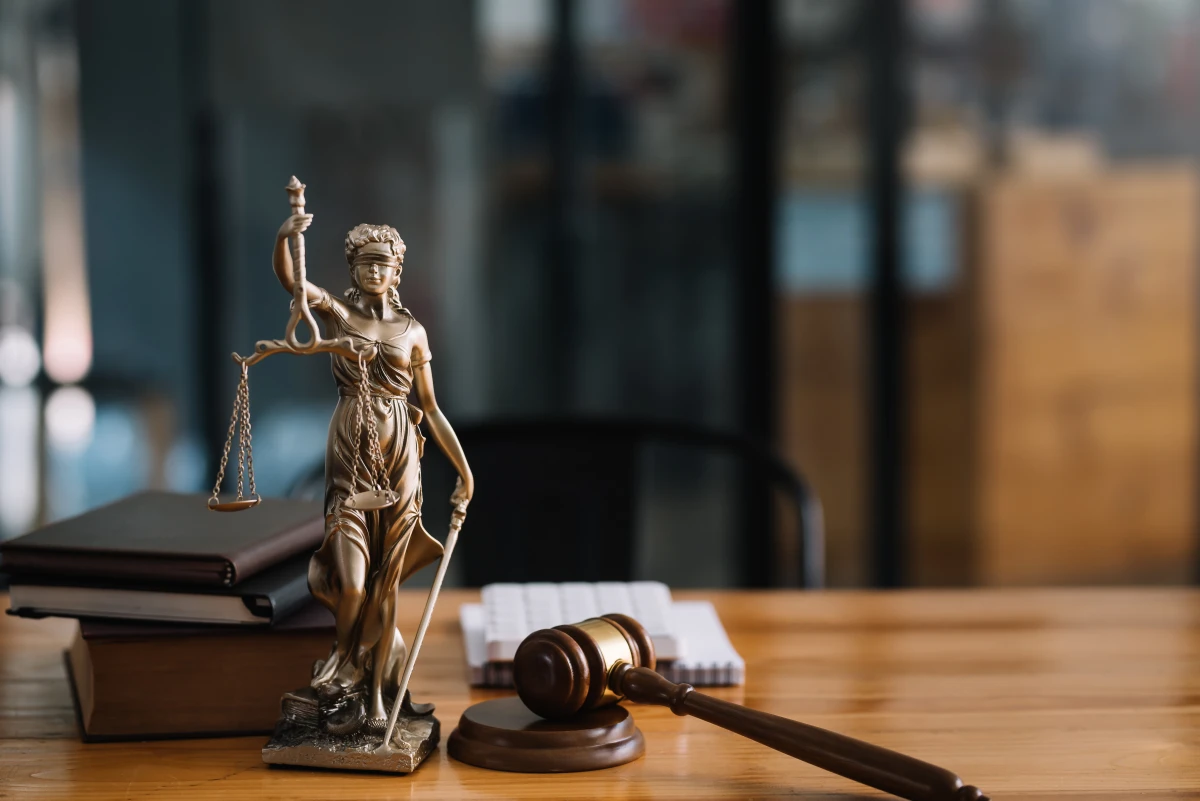 Infractions et sanctions pénales : Guide complet pour comprendre la justice pénale française