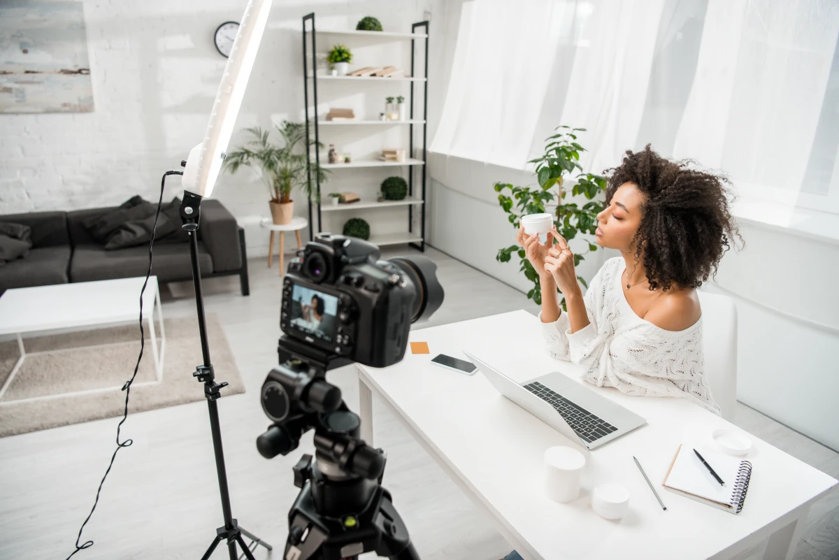 La responsabilité juridique des influenceurs en matière de publicité : enjeux et évolutions