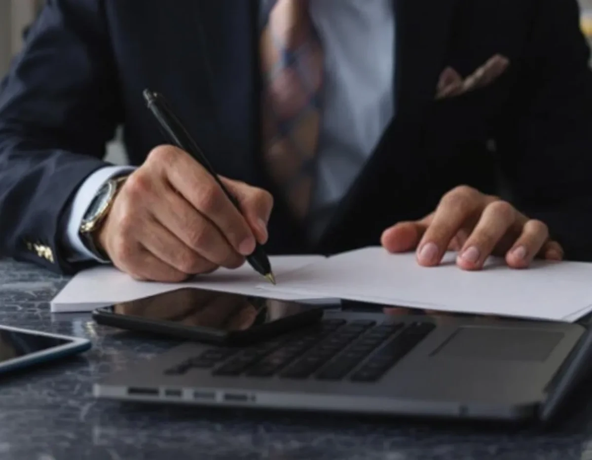 Création d'entreprise en ligne et signature électronique des documents : cadre juridique et applications pratiques